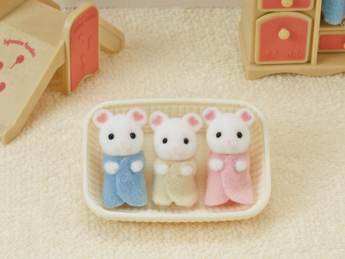 Epoch Calico Critters Marshmallow Mouse Triplets NEW 