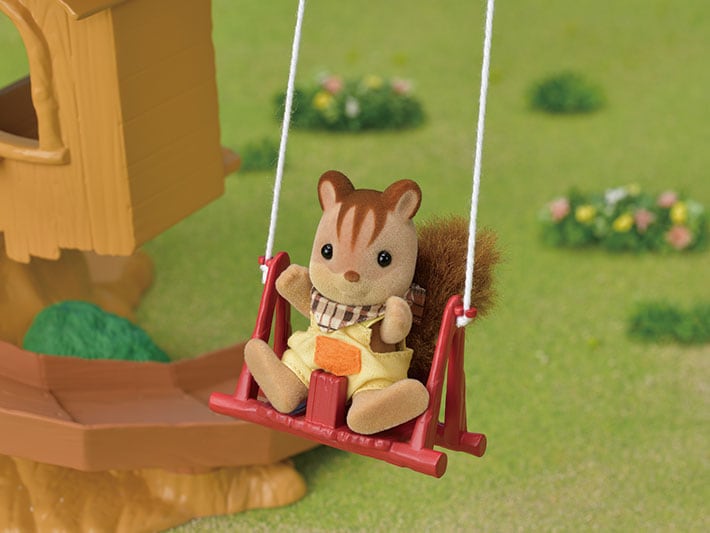 Calico Critters Adventure Treehouse Gift Set Collectible Dollhouse Figure and Accessories 