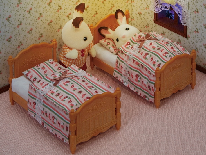Bed & Comforter Set - 7
